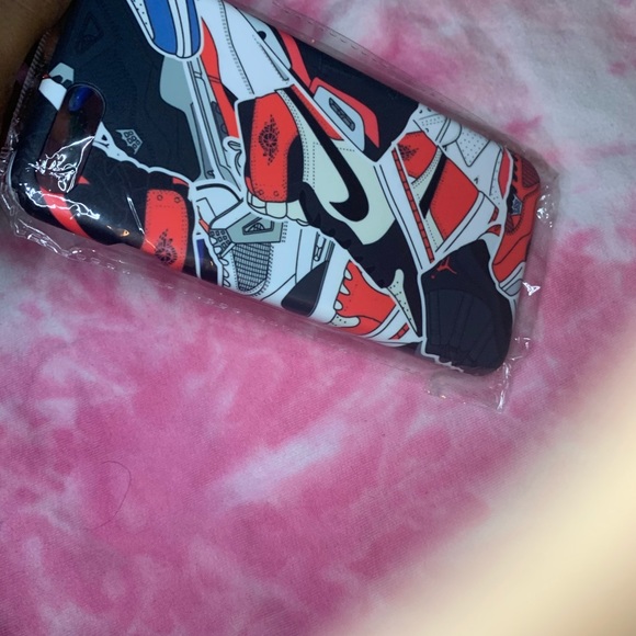 iPhone 8 Plus case - Picture 2 of 4